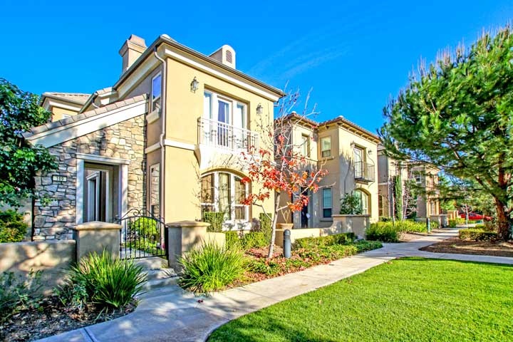 Cachette Community Homes For Sale In Irvine, California