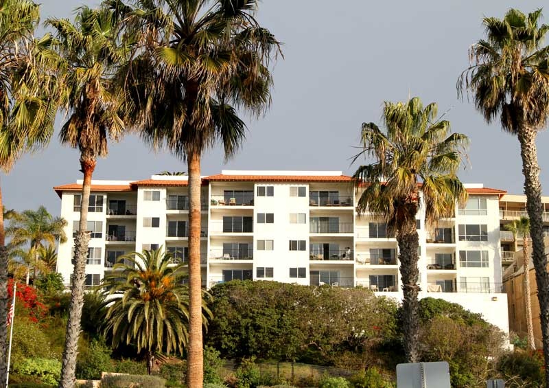 Villa Grande ocean view condos have great views of the San Clemente Pier and the San Clemente Coastline.  A Smaller community with 4 floors of condos all with wonderful views of the San Clemente Pier and Ocean Views.