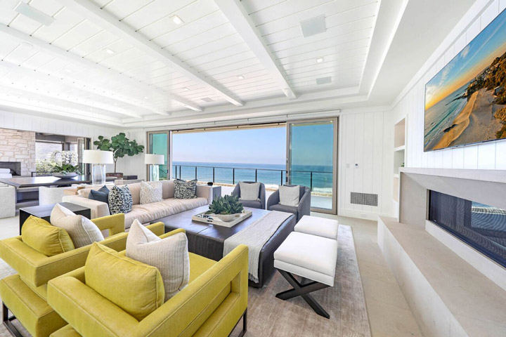 39 Strand Beach Living Room